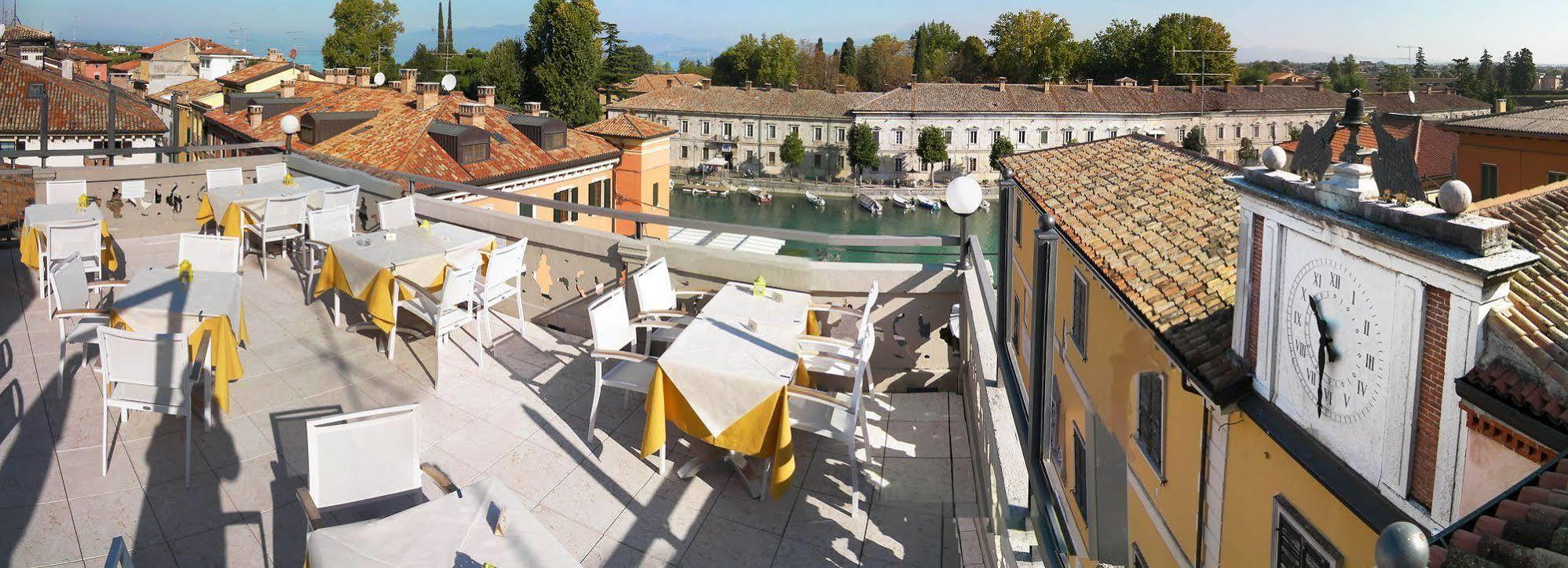 Aparthotel All'Orologio Peschiera del Garda Exterior foto